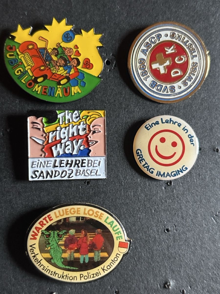 Plaketten & Abzeichen: Pins Divers – Gebraucht aus Lützelflüh-Goldbach von NicoleL.