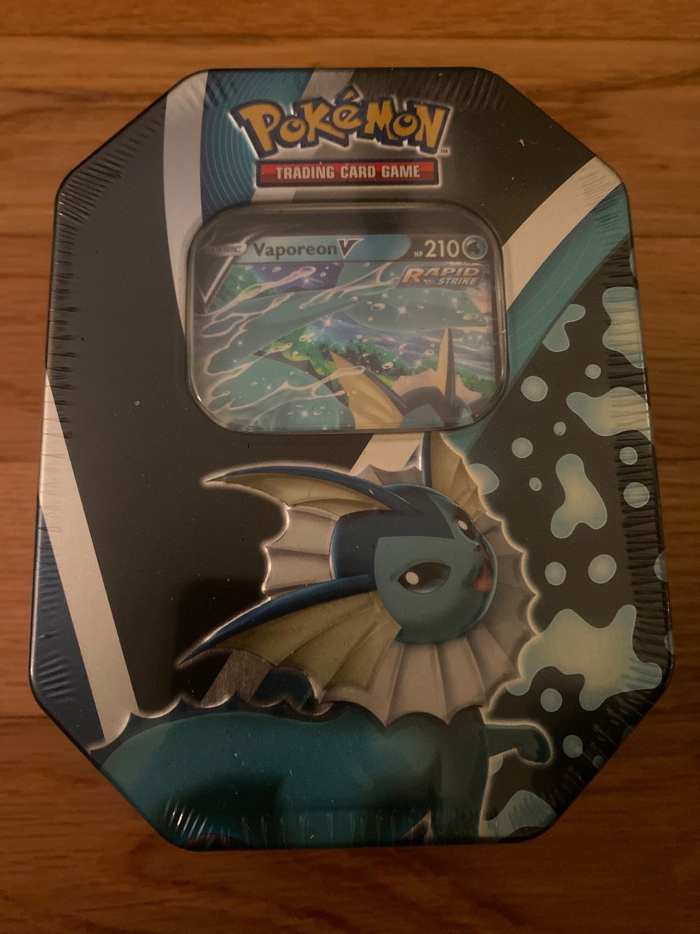 Pokémon Sammelbilder & Trading cards: Pokemon Tin Vaporeon V – Neu und originalverpackt aus Stadel von