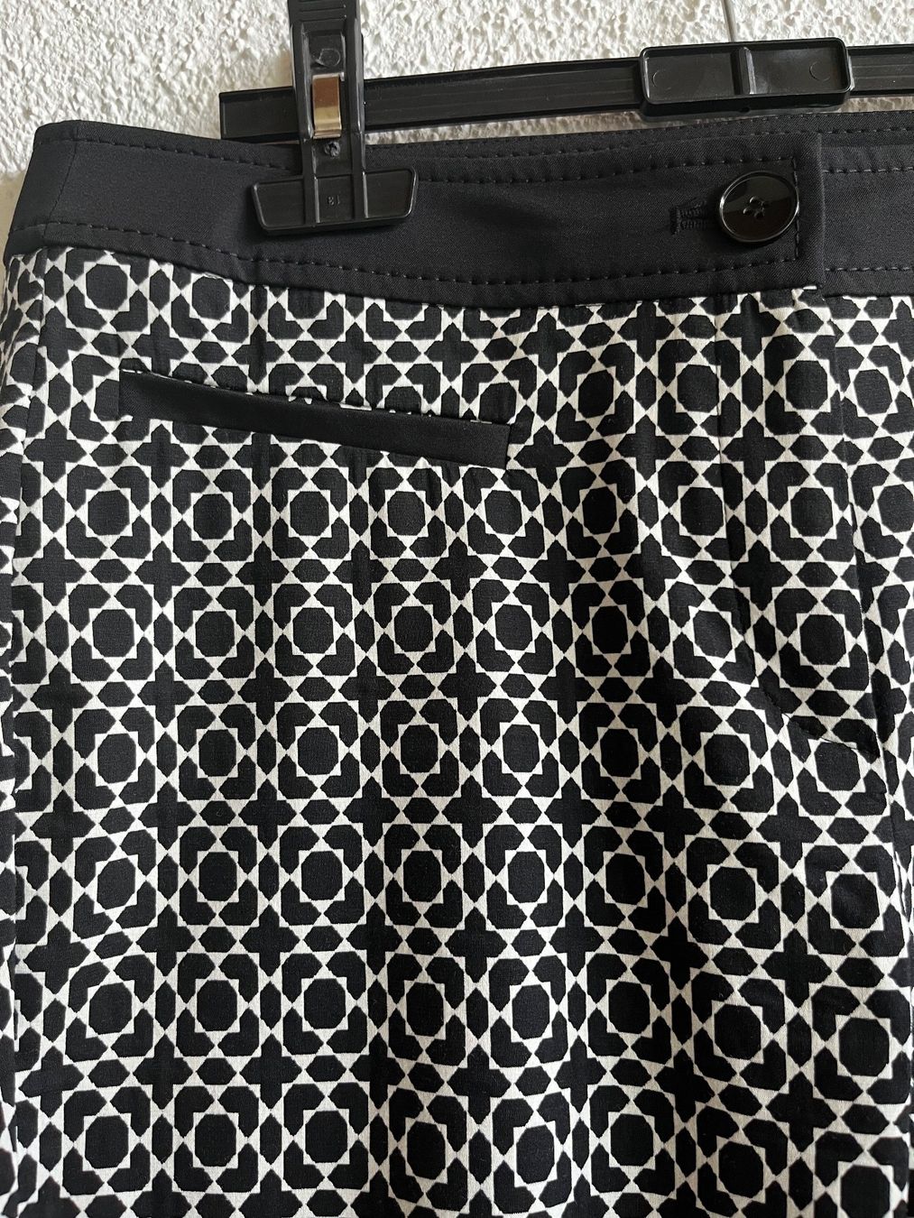 Gerry Weber Pantaloni: Schwarz weisse Hose - Gerry Weber – Usato da Jonschwil venduto da juliana_pluess 2