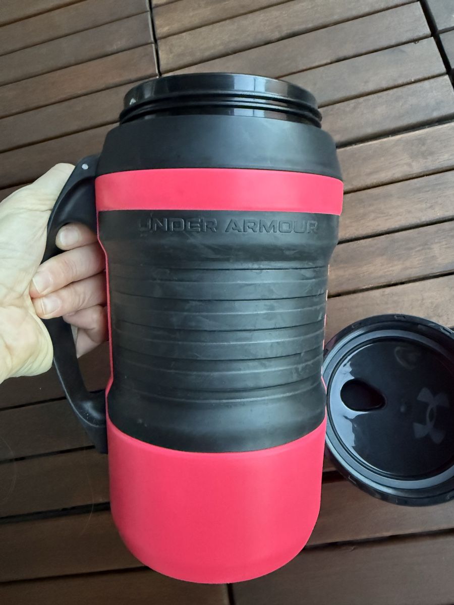 Trinkflaschen & Thermosflaschen: Under Armour Trinkflasche, 1.9 Liter, neu – Neu (gemäss Beschreibung) aus Winterthur von ivule2000 1