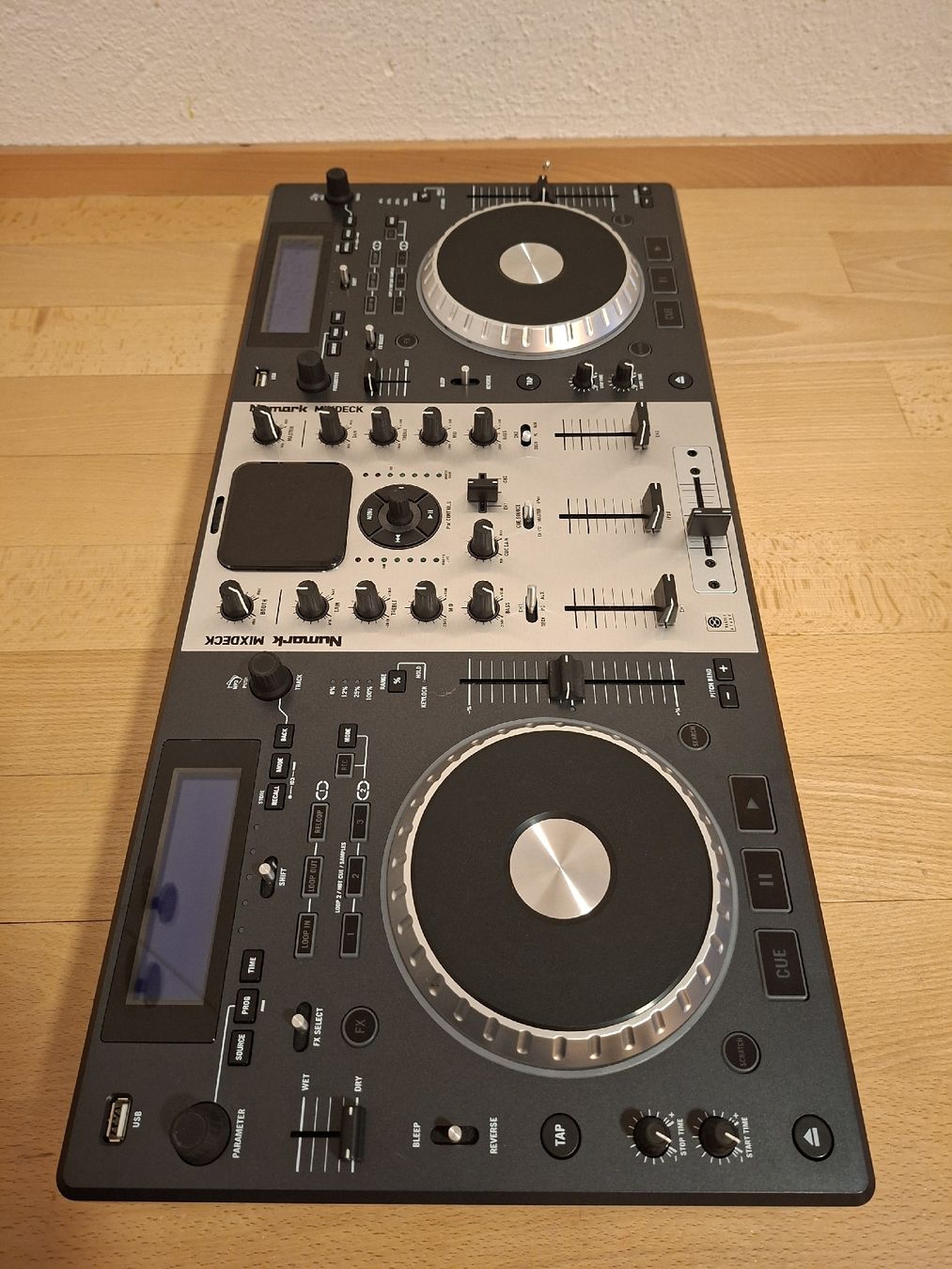 Numark Console di mixaggio: Numark Mixdeck DJ Controller mit Flightcase (Top Zustand) – Usato da Stans venduto da Zibi81 2