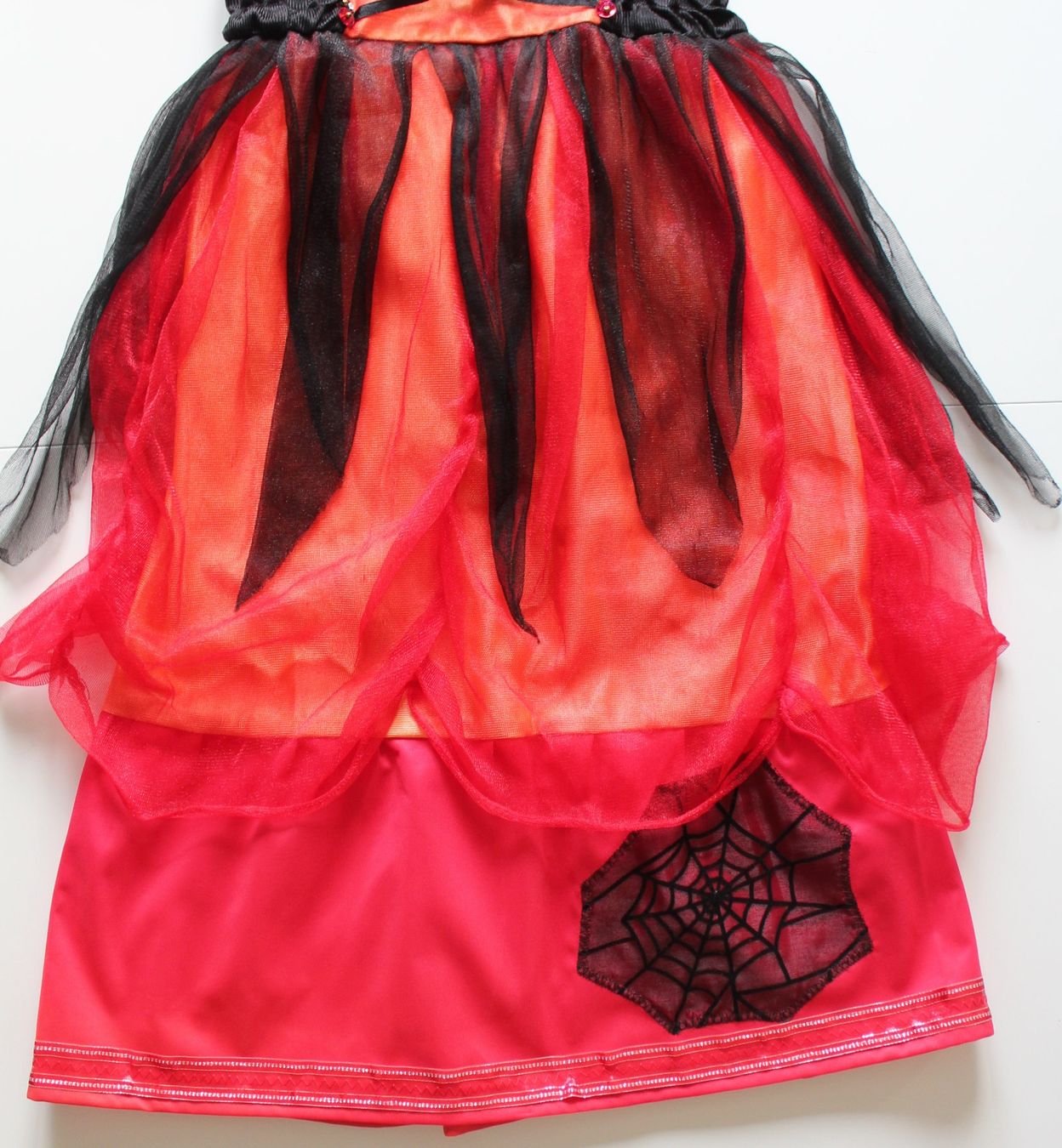 Kostüme: Costume sorcière / Hexe t. 6 - 7 ans – Gebraucht aus Peseux von CoolShoping 4