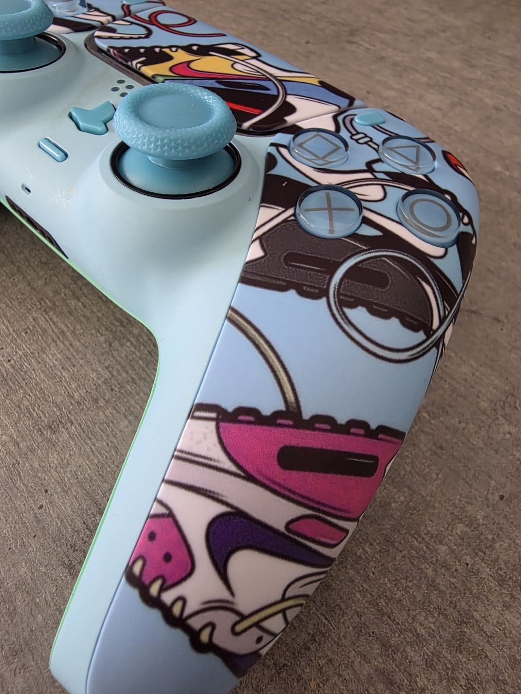 Sony Controller: Playstation 5 Controller mit exklusiver Air Max Design! Top – Nuovo (secondo la descrizione) da Sargans venduto da ver_ncy5 1