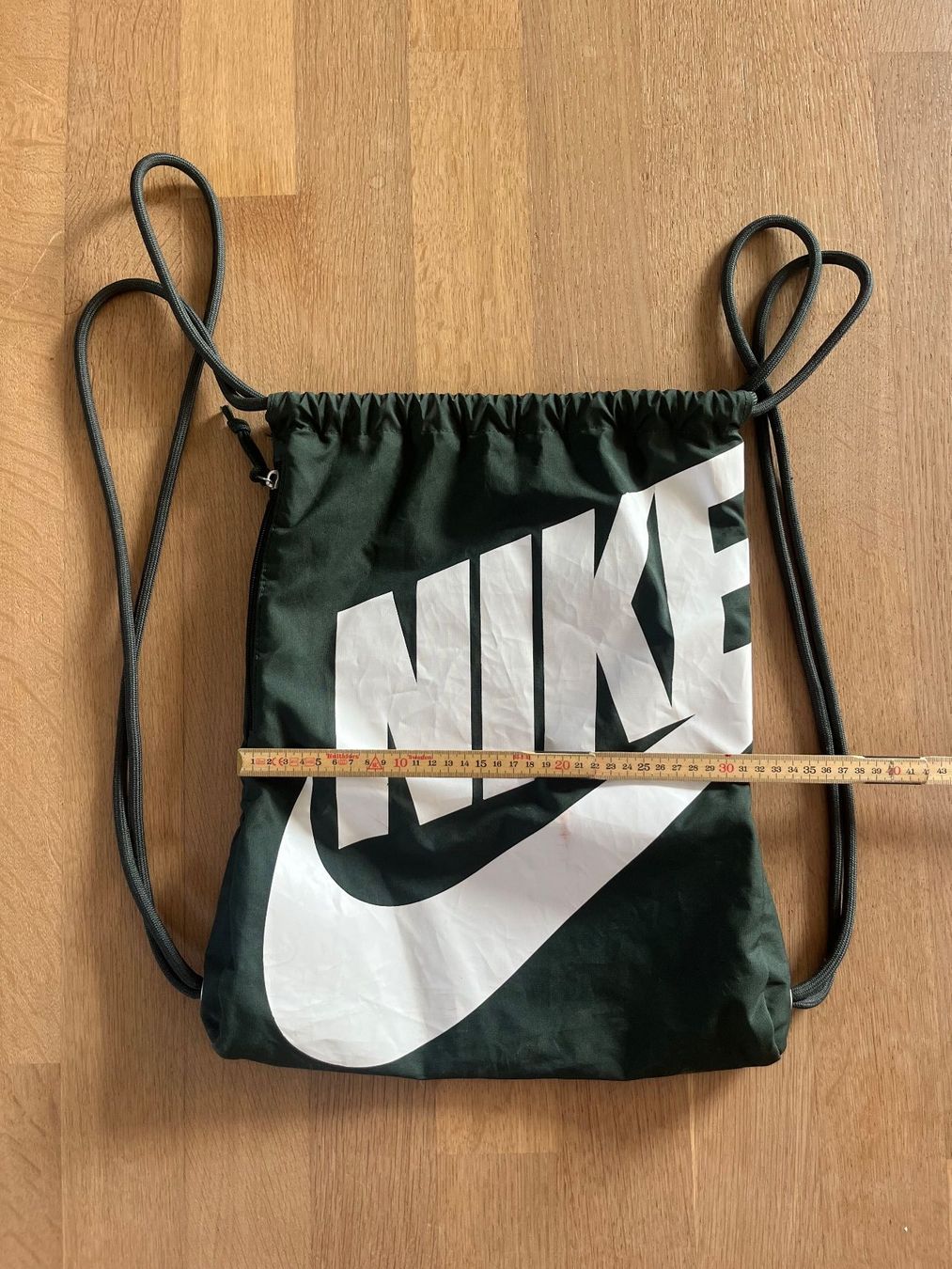 Nike Zaini: Nike Rucksack/Turntasche drawstring backpack dunkel grün – Usato da Laupen BE venduto da lee_ym6v 7