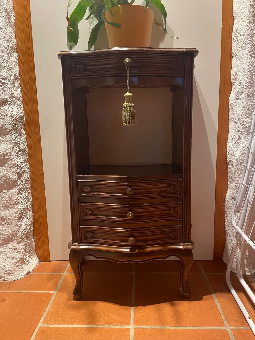 Commodes: Schränkchen Schubladen Antik Holz dunkel gut e... – D'occasion à Berg am Irchel par fab_w9rk