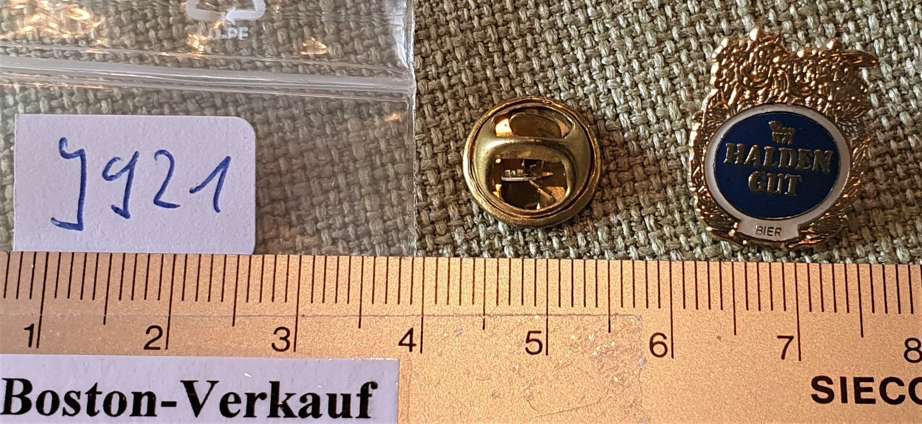 Placchette & Badge: J921 - Pin Bier Haldengut Logo – Usato da Reinach BL venduto da Boston-Verkauf 1