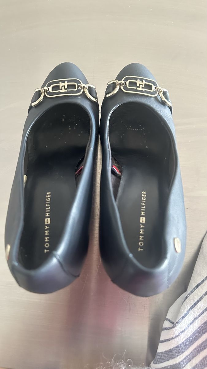 Tommy Hilfiger Damenschuhe: Dunkelblaue Tommy Hilfiger Pumps Gr. 38 – Gebraucht aus Zürich von zue_b7gf 5