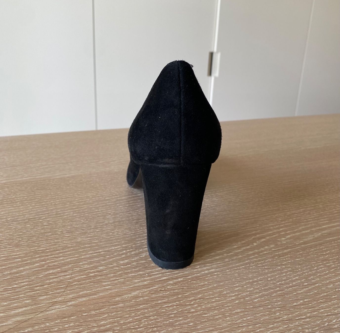 Stuart Weitzman Damenschuhe: Schwarze Stuart Weitzman Wildleder Heels – Neu (gemäss Beschreibung) aus Oberrieden von mar_8vmz 3
