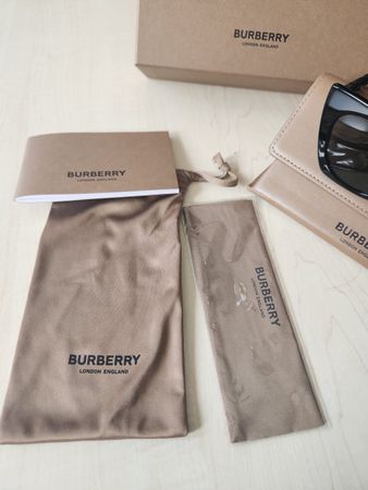 Original Burberry Sonnenbrille. Neuwertig! Top Zustand. 54
