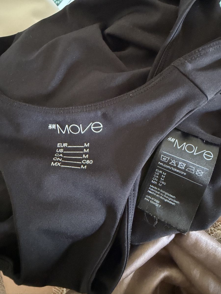 H&M Top: BLACK H&M MOVE CROP TOP – Nuovo (secondo la descrizione) da Genève venduto da yav_9r9f 2
