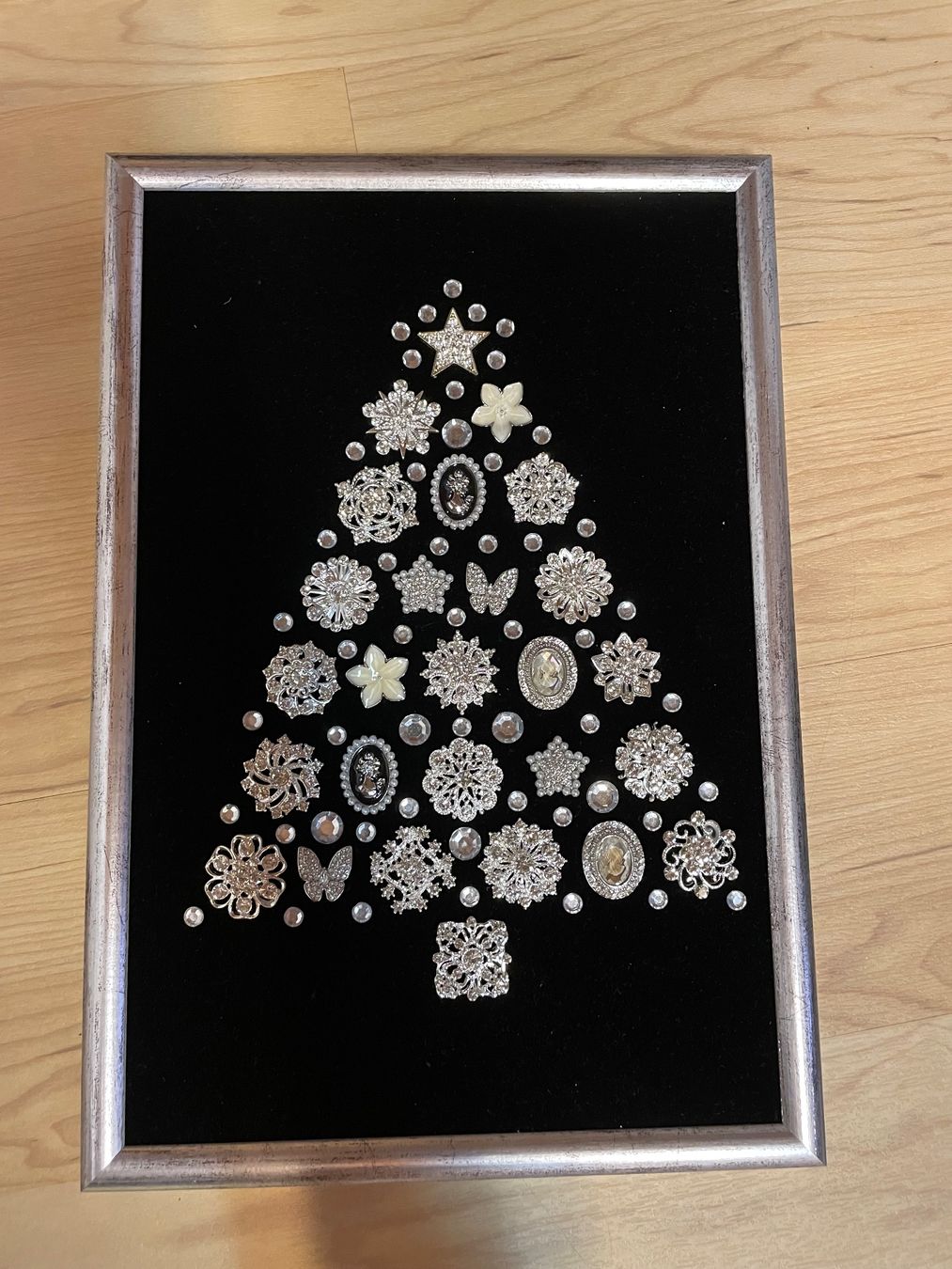 Poster & Bilder: Weihnachtsbaum Bild Schmuck Applikationen Silberfarben – Gebraucht aus Adlikon b.Regensdf von SimoneO01