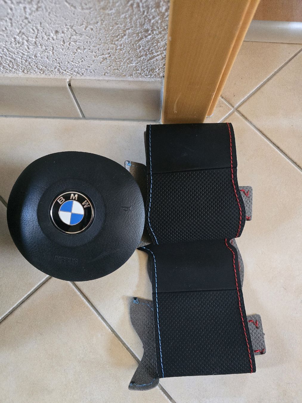 Toutes les pièces auto: Volant M Bmw e46 multifonctions  – D'occasion à Froideville par tra_n6rb 1