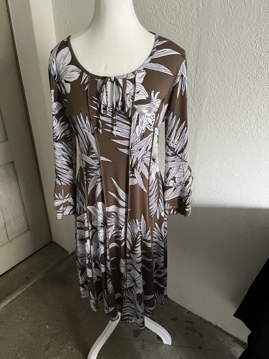 Vestiti: Sommerliches Maxikleid mit Blumenmuster, Grösse M/L – Nuovo e nell'imballaggio originale da Uster venduto da Corina0111114