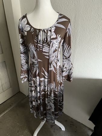 Sommerliches Maxikleid mit Blumenmuster, Grösse M/L