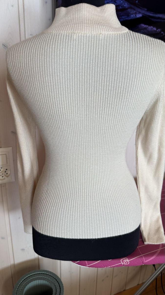 Maglioni & Felpe: Damen Pullover gerippt beigefarben mit Knöpfen gr S   – Usato da Haslen GL venduto da rana04 1