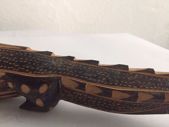 Afrikanisches Krokodil aus Holz schön verarbeitet | Kaufen auf Ricardo
