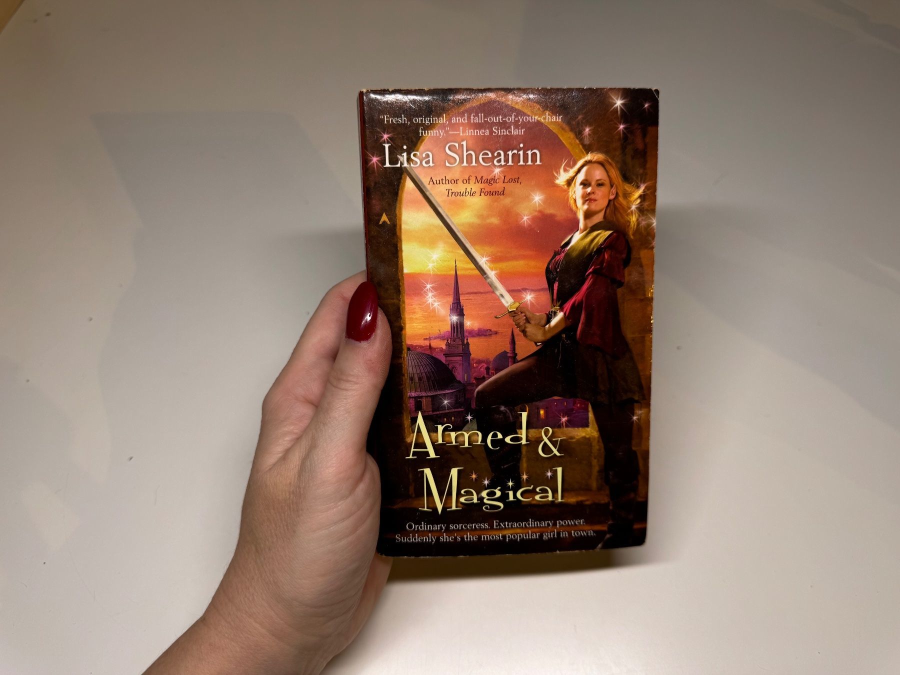 Libri: NOVEL: Lisa Shearin, Armed and Magical – Usato da Grosswangen venduto da English_books