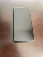 iPhone 11 64 gb + 3 cases + 2 screen protectors