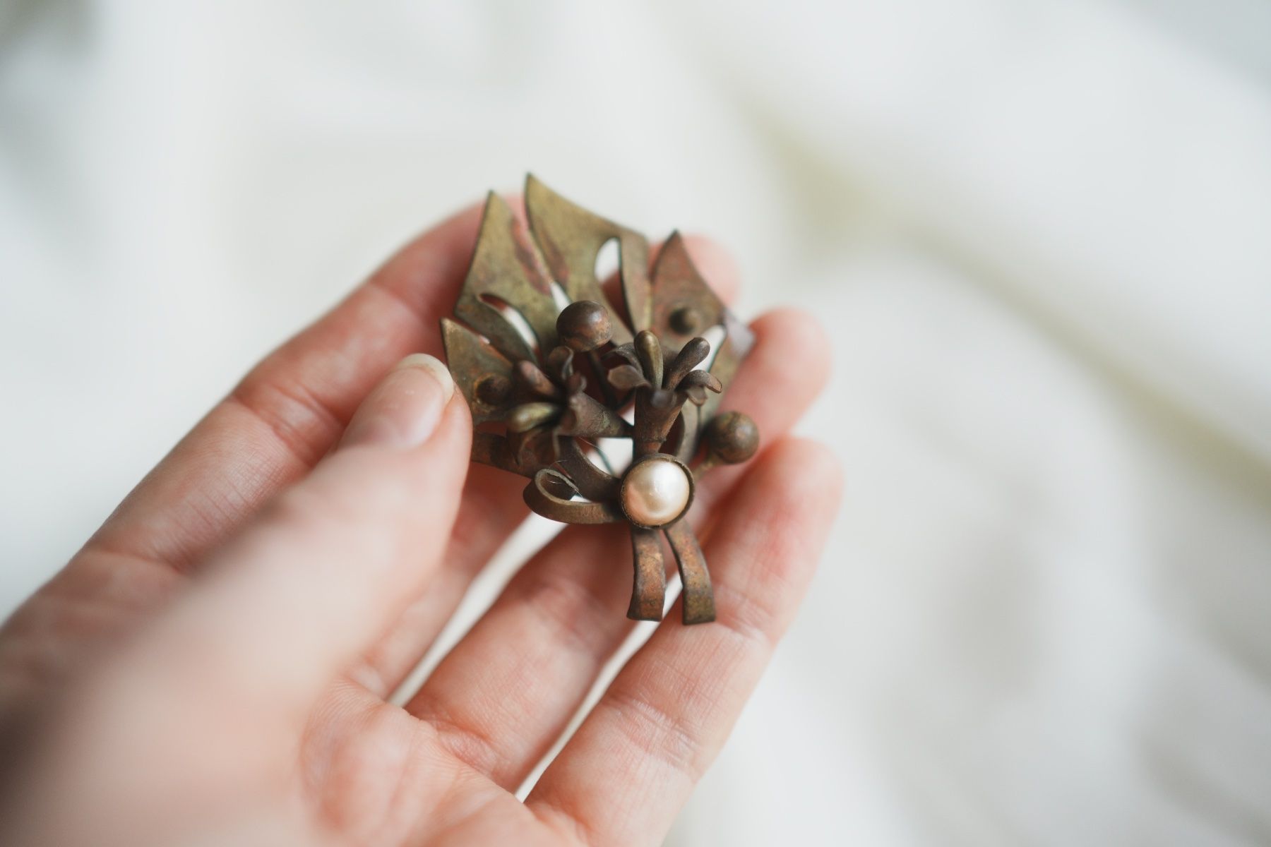 Spille & Fermagli: Jugendstil Brosche mit floralem Motiv und Perlenelement – Usato da Volketswil venduto da HeredisAntiques 6