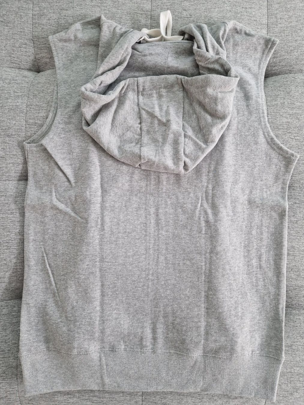 Gilet & Giacche: Graue Ärmellose Kapuzenjacke Grösse: M – Nuovo (secondo la descrizione) da Rebstein venduto da Ajs_Toy_Palast_1 3