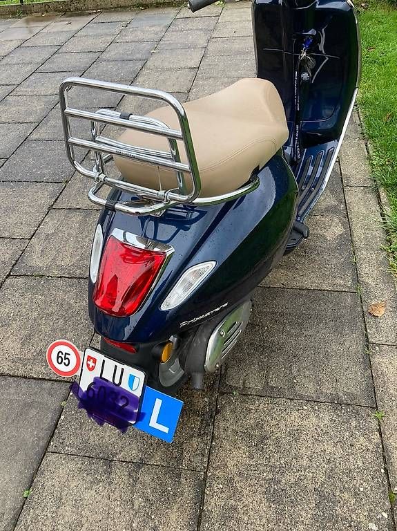 Vespa Scooters: Vespa Primavera 50 mit nur 2500 km – Gebraucht aus Emmen von 166500 2