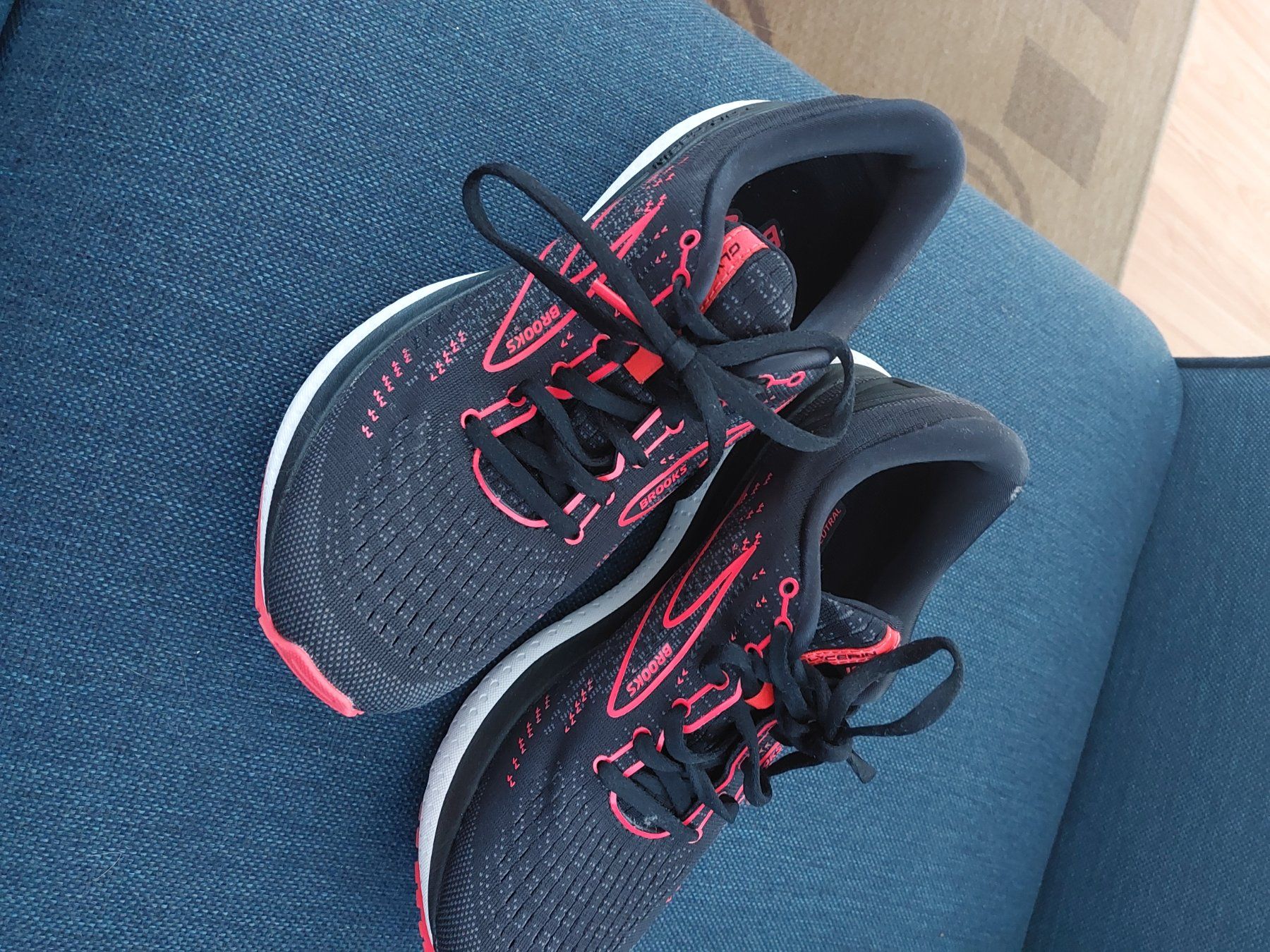 Brooks Scarpe da donna: BROOKES Laufschuh EUR 40,5 – Usato da Schötz venduto da Alesig71