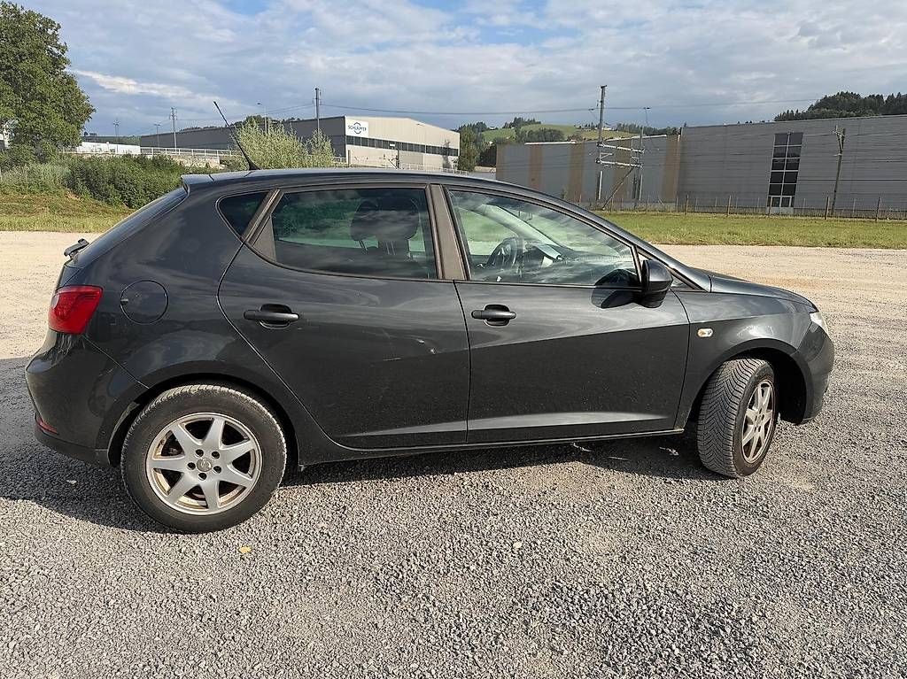Autos: Seat Ibiza 1.6 (SCHNÄPPCHEN) – Gebraucht aus Oberuzwil von stu_z9bm 1