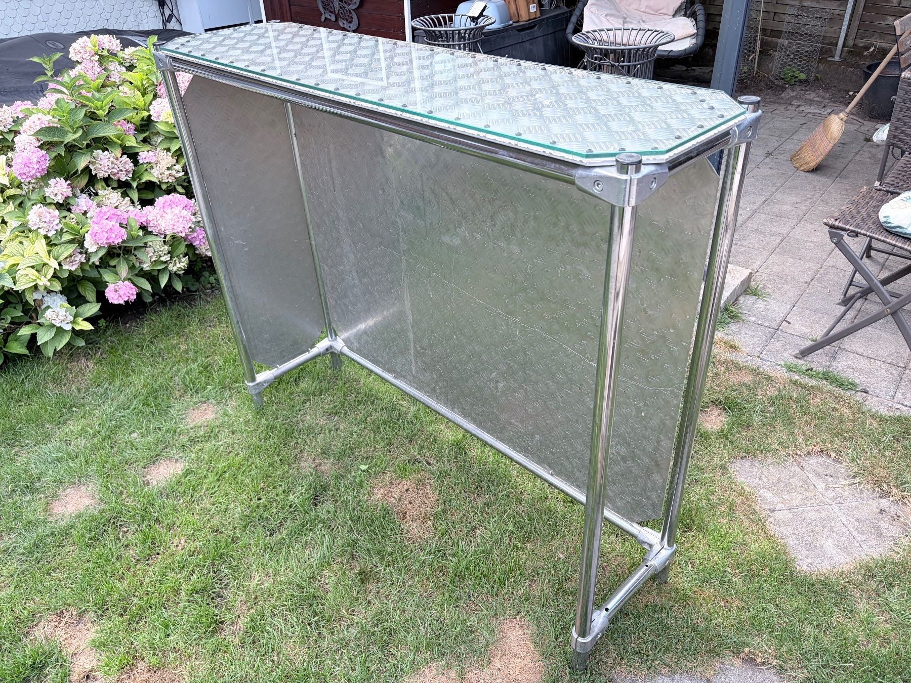 Ladenausstattungen & Messebau: Bar Metall Glas Aluminium – Gebraucht aus Zäziwil von Emlea 2