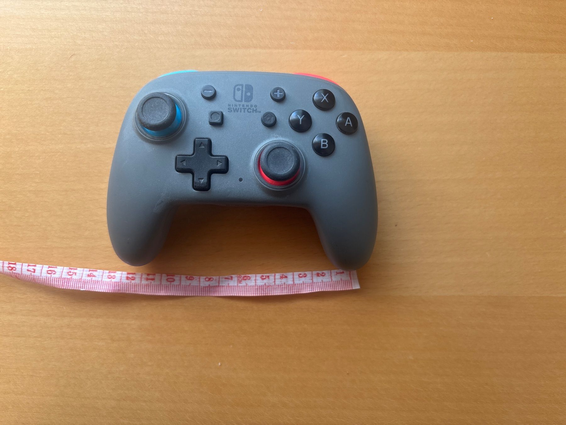 Nintendo Controller: Nintendo Switch Pro Controller grau – Gebraucht aus Rüti ZH von zin_xrs8