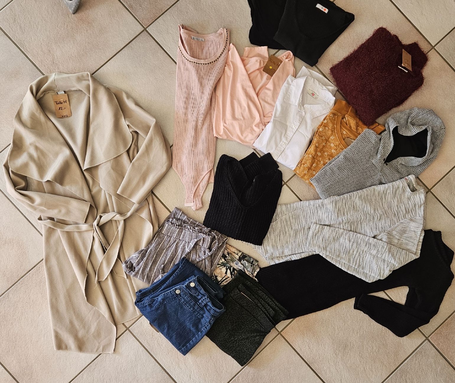 Lotti di vestiti: lot taille M – Usato da Vétroz venduto da sas_yln5 1