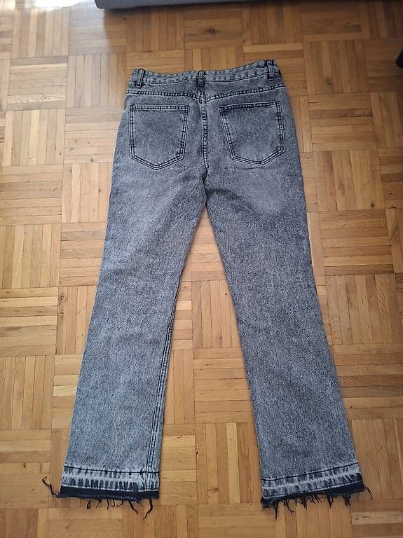 Jeans: Graue Flared Jeans – Gebraucht aus Wetzikon ZH von cet_6fbf 2