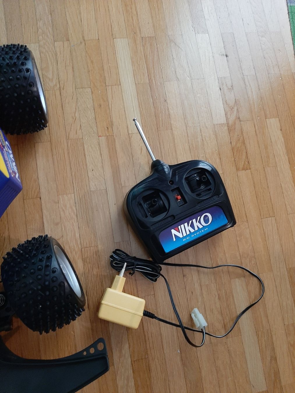 Nikko Modellismo RC: Grande Voiture de vitesse  télécommandée NIKKO – Nuovo (secondo la descrizione) da Petit-Lancy venduto da pecaesculca 4