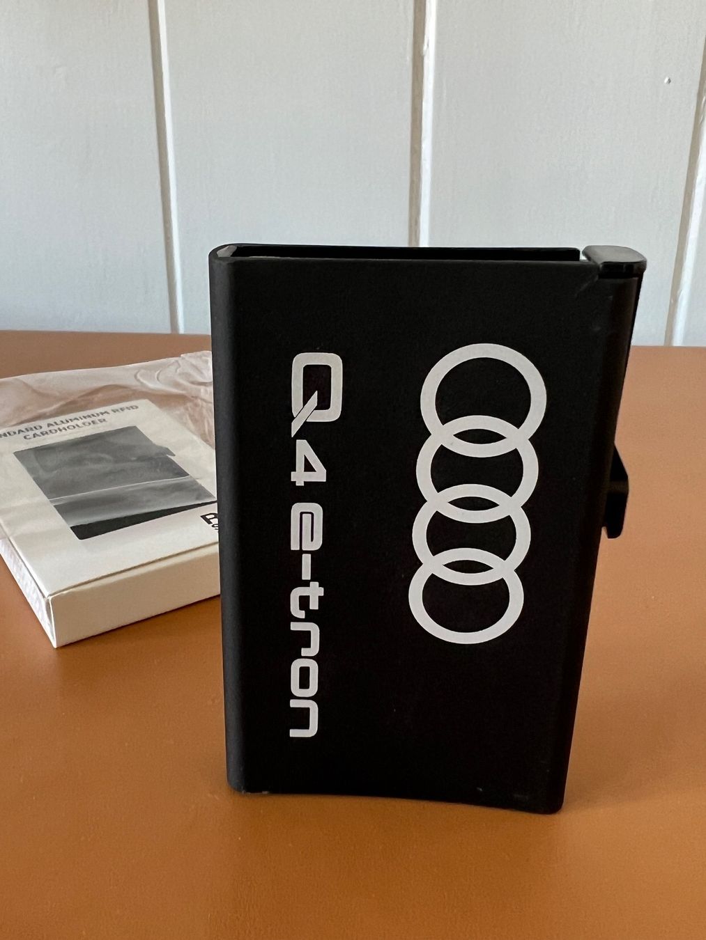 Portafogli: Cardholder Audi Aluminum Neu – Nuovo e nell'imballaggio originale da Unterseen venduto da Fruchtfleisch 4