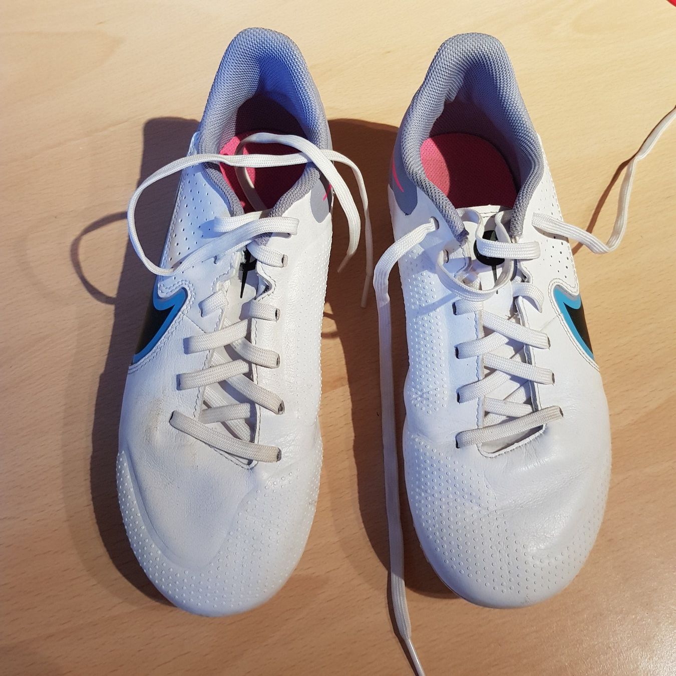 Nike Schuhe für Jungen: Fussballschuhe Nike 36.5 – Gebraucht aus Rothenfluh von Sawi80