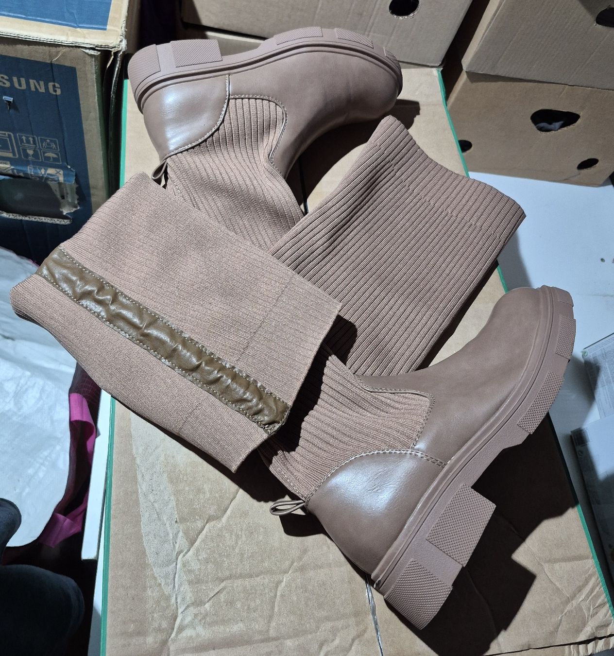 Damenschuhe: Elastische Stiefel am Bein – Neu (gemäss Beschreibung) aus Wislikofen von Ana.Gomes 5