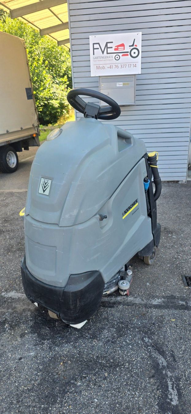 Kärcher Alle Maschinen: Karcher Scheuersaugmaschine gebraucht professionell einse... – Gebraucht aus Rain von Fafan069 1