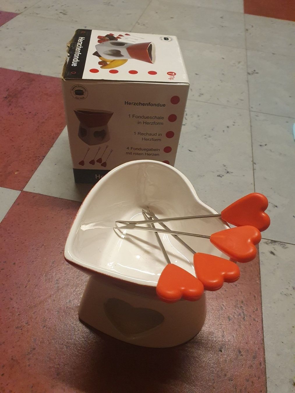 Set di piatti: Fondue Herzform – Usato da Moosseedorf venduto da Sonnenschein.. 2