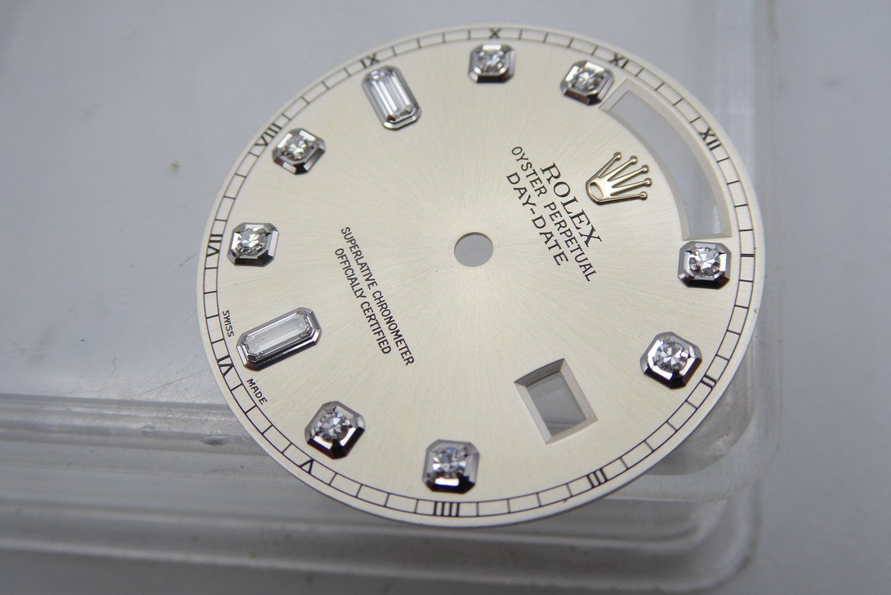 Rolex Orologi: Rolex Day-Date 36mm silver diamond dial Index 118239 – Nuovo (secondo la descrizione) da Geneve venduto da adr_xk6n 2
