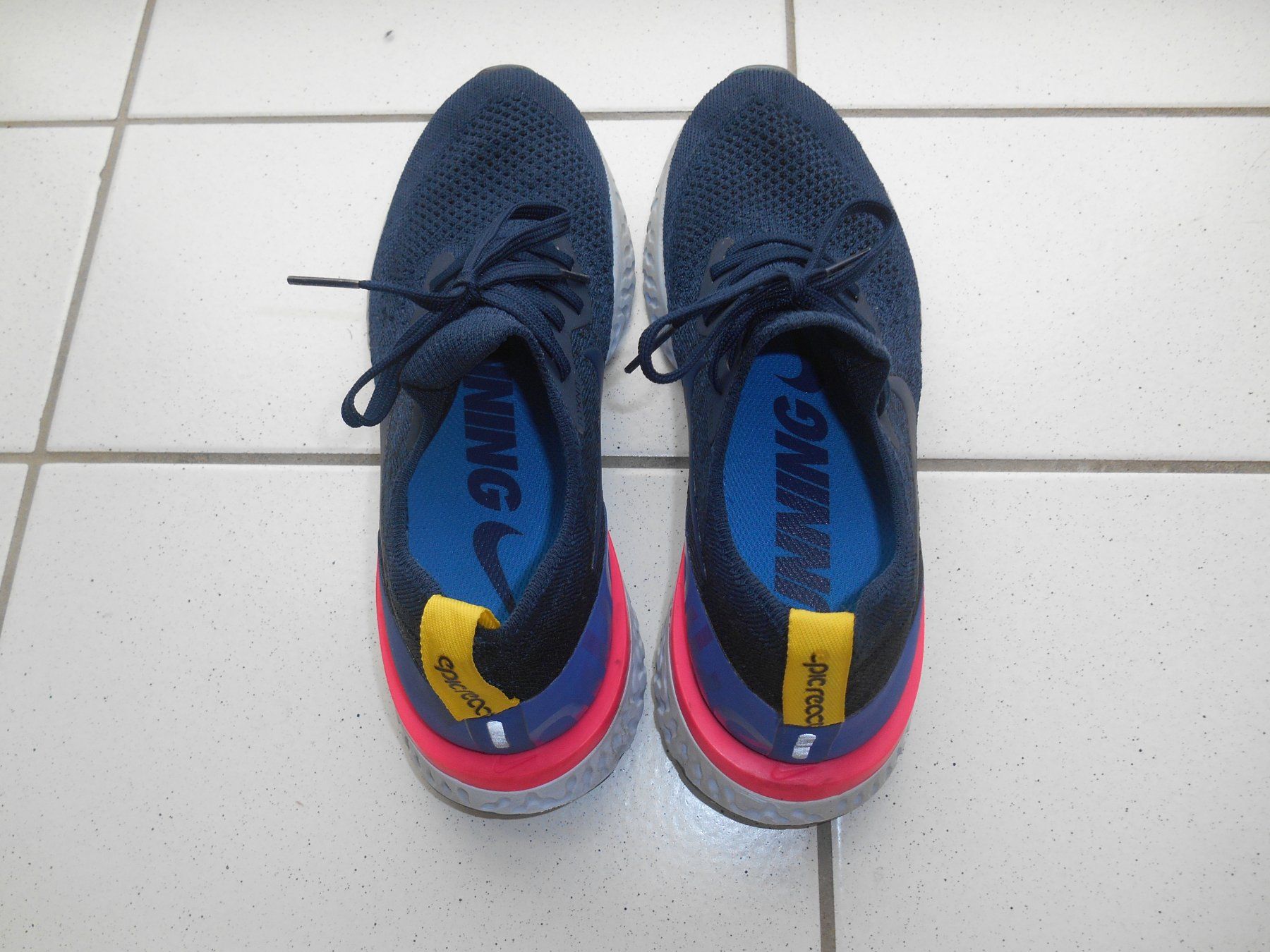 Nike Damenschuhe: Nike React Flyknit Damen Laufschuh Grösse 39 – Gebraucht aus Basel von fafa68 3