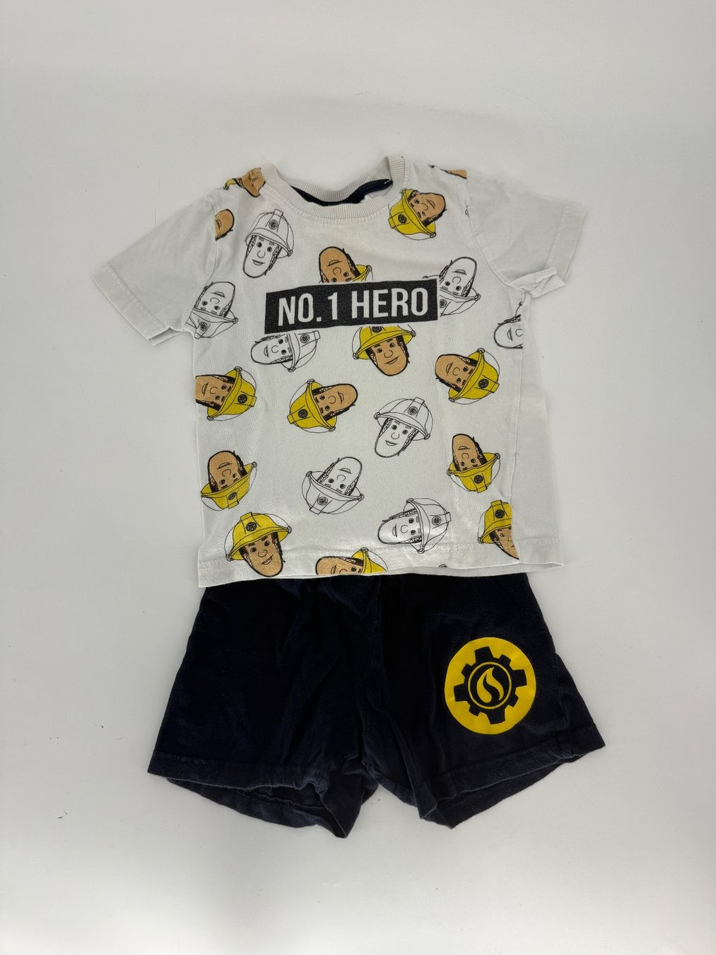 Pigiama & Simili: Sam der Feuerwehrmann Pyjama Gr. 98/104 – Usato da Auenstein venduto da moin.