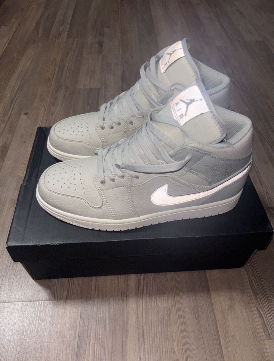 Jordan Scarpe da uomo: Jordan 1 Mid "Bone Grey" - Top Zustand, Grösse 42 – Nuovo (secondo la descrizione) da Gerlafingen venduto da gxs_75nb 2
