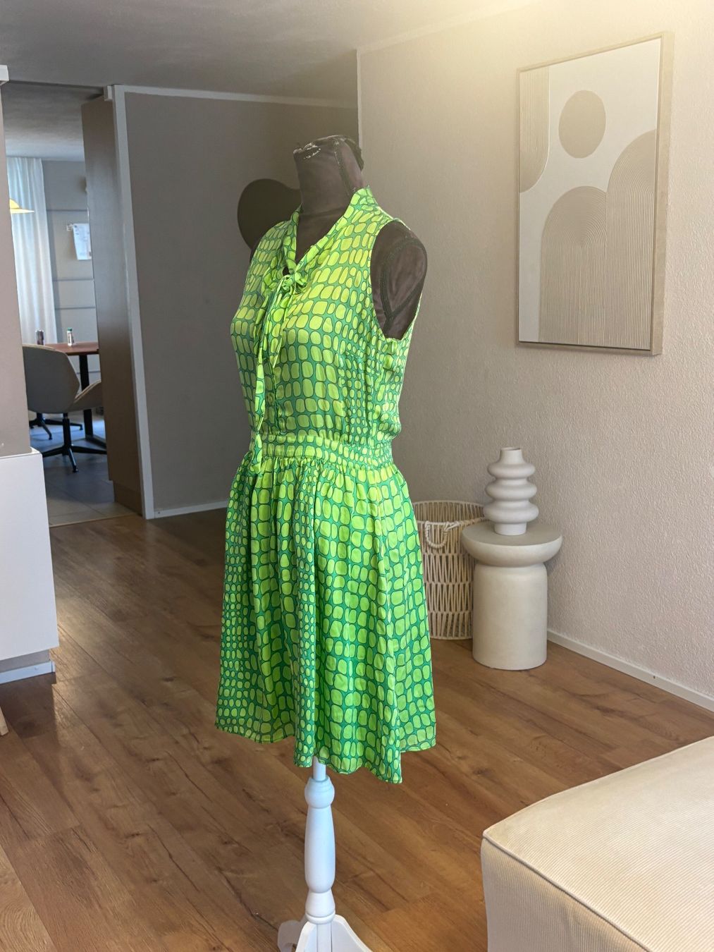 Moschino Vestiti: Moschino Dress 100% Seide – Usato da St. Margrethen SG venduto da dijanaO 3