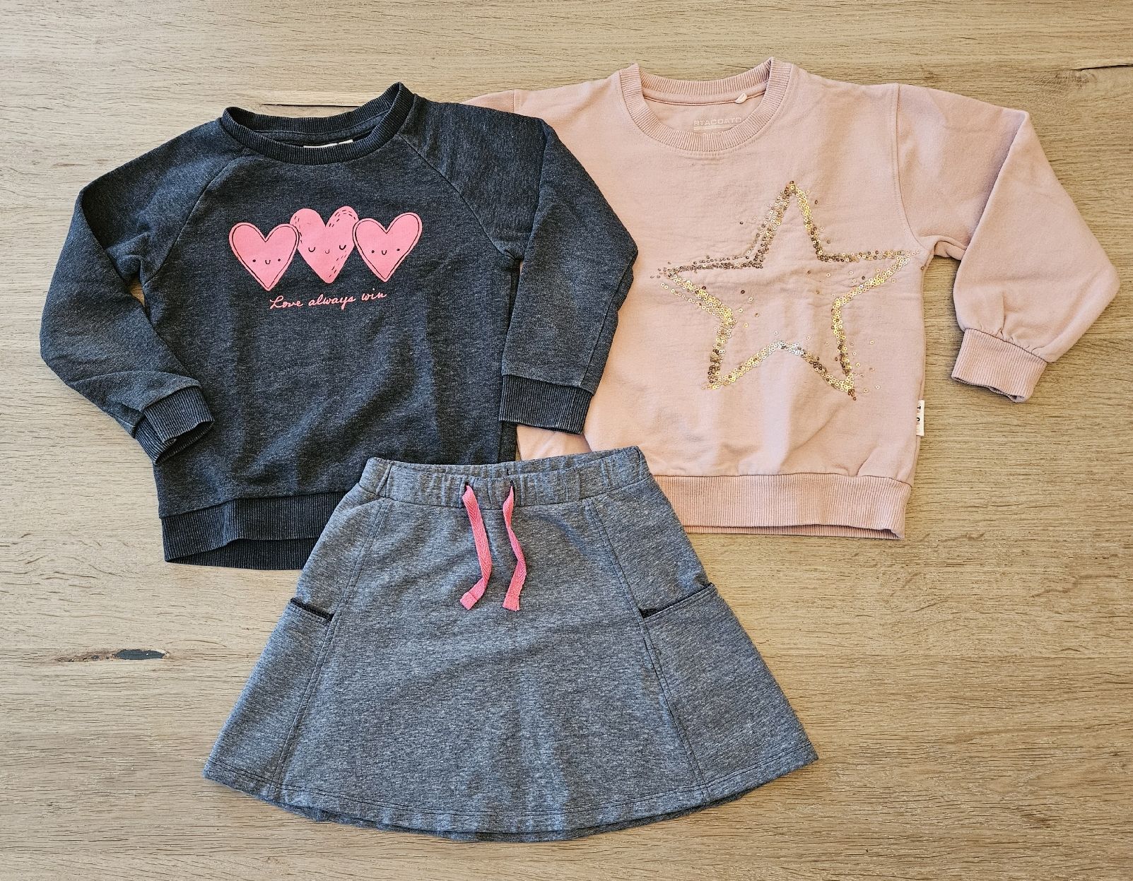 Lotti & Set di vestiti: Kleiderset Mädchen Grösse 104 – Usato da Büron venduto da rs_83