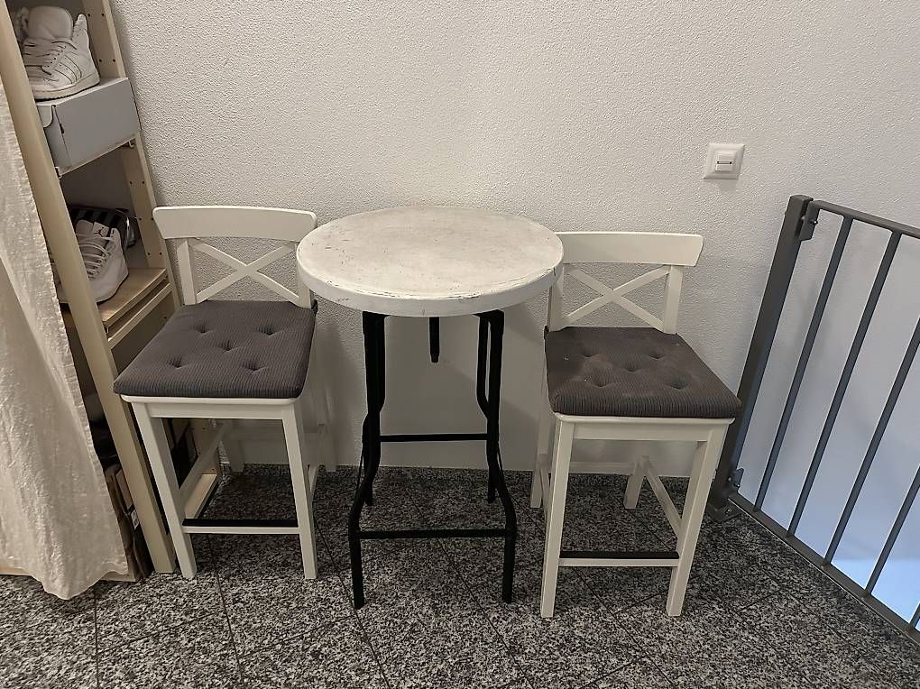 Ladenausstattungen & Messebau: Bar mit Barstuhl   – Gebraucht aus Stans von go__hh9x