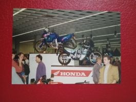 Photokarte Motorrad Ausstellung Honda