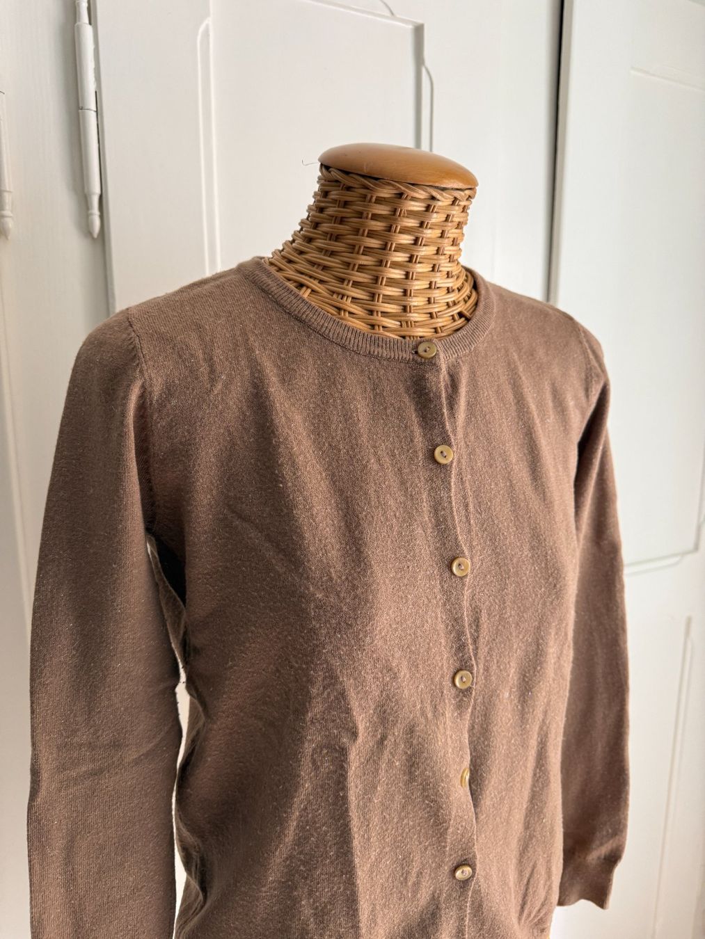 Anouk Giacche: ANOUK - Feinstrick Cardigan hellbraun M – Usato da Zürich venduto da Diazaio 1