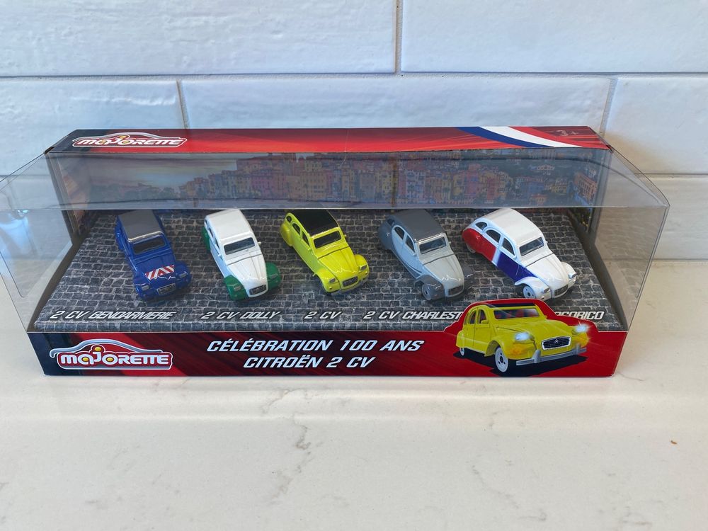 Coffret MAJORETTE Auto Service 704 : Box Garage & Ferrari Ro