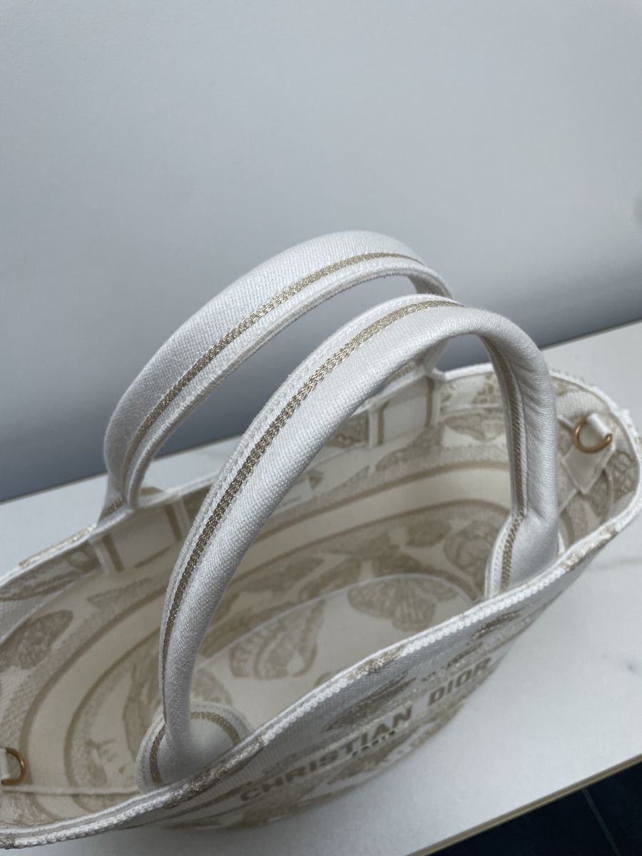 Dior Borse da donna: NEW Christian Dior Hat Basket Bag – Nuovo e nell'imballaggio originale da Vacallo venduto da kellyyy 3