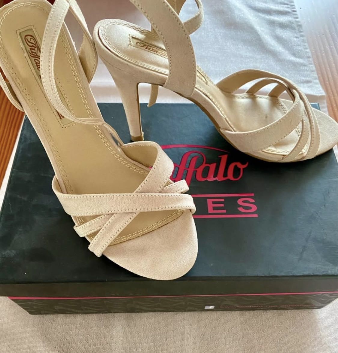 Buffalo Scarpe da donna: Buffalo Sandale beige – Nuovo (secondo la descrizione) da St. Margrethen SG venduto da lar_8z5g 1