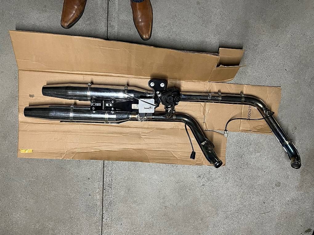Sistemi di scarico: Original Harley Davidson Klappen-Auspuff-Anlage – Usato da Binningen venduto da Lumbatius